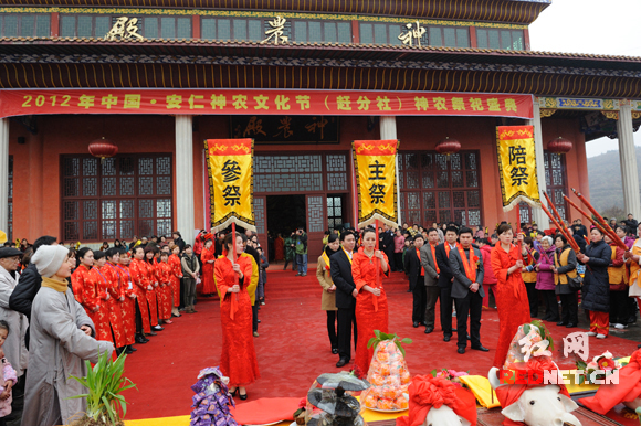 (神农殿里祭祀华夏始祖神农氏。).jpg