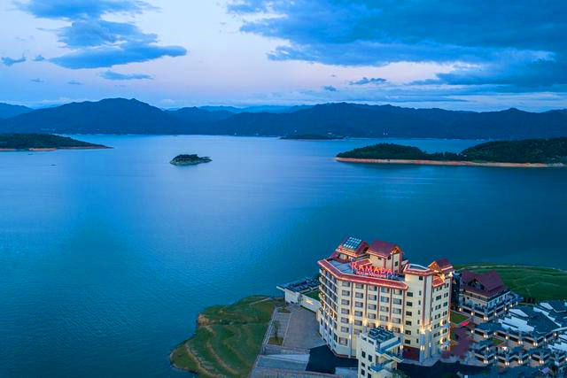 Ramada Hotel near Dongjiang Lake.jpg